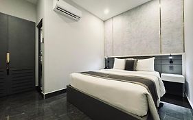 Khách sạn Lion 8